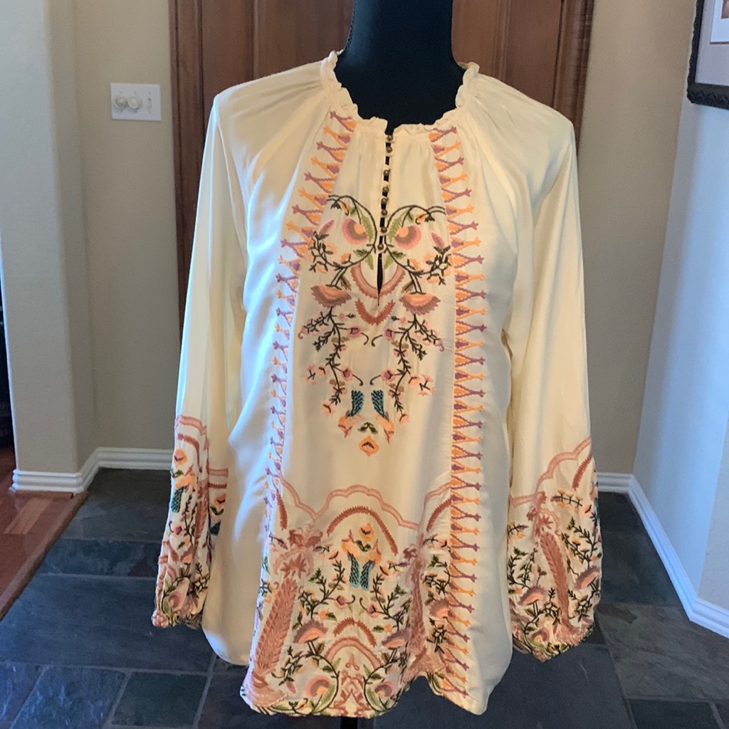 This Satin Sundance Top Is Just Beautiful With It’s Intricate Embroidery. Sz S
